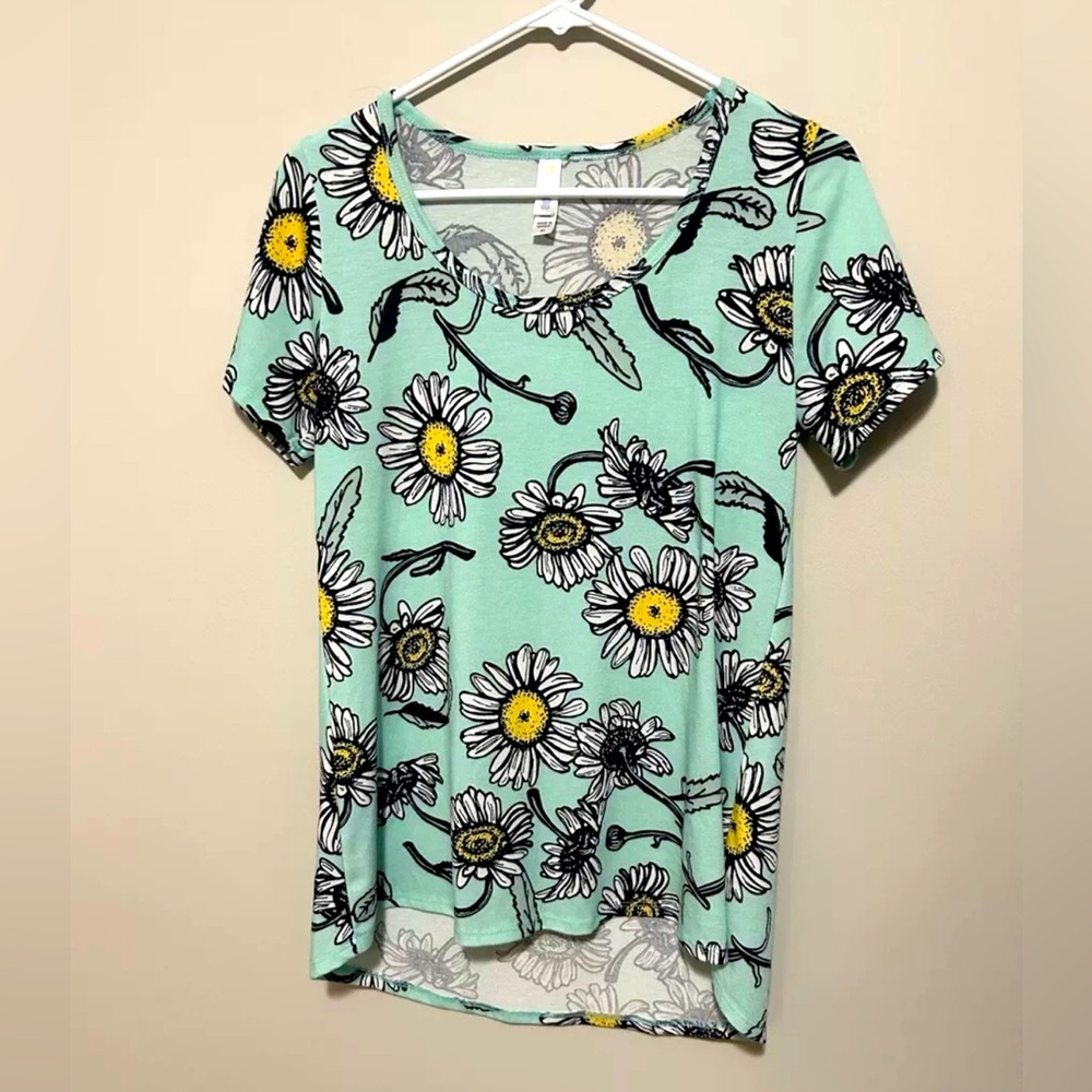 LuLaRoe “The Classic Tee” (Size XS)